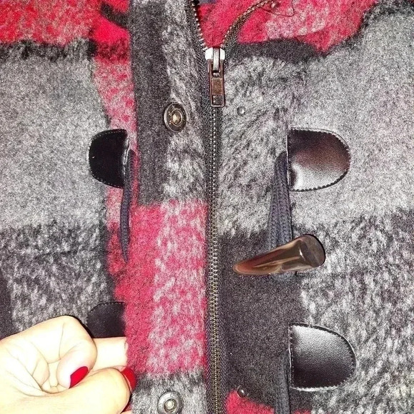 Women's Takara Red and Black Plaid vest with removable Furry hood. Size Medium - Picture 4 of 8